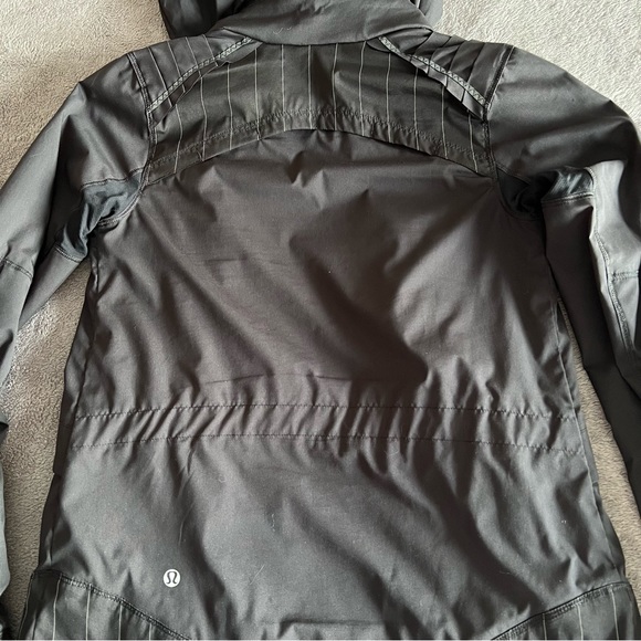 Lululemon Black Jacket 🖤 - Picture 5 of 12